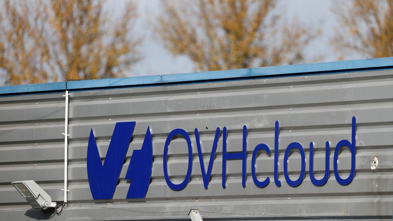 &copy; Reuters. Photo du logo de la société française de cloud computing OVHcloud. /Photo prise le 13 octobre 2021 à Strasbourg, France/REUTERS/Christian Hartmann