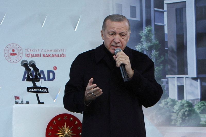 &copy; Reuters. FILE PHOTO: Turkish President Tayyip Erdogan addresses his supporters during a ceremony in Diyarbakir, Turkey April 14, 2023. REUTERS/Sertac Kayar