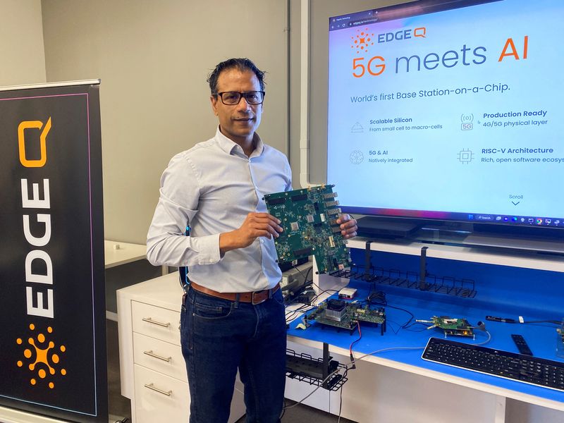 © Reuters. FILE PHOTO: Vinay Ravuri, CEO and co-founder of Silicon Valley 5G chip startup EdgeQ shows the company product, in Santa Clara, California, U.S., January 23, 2023. REUTERS/Jane Lanhee Lee