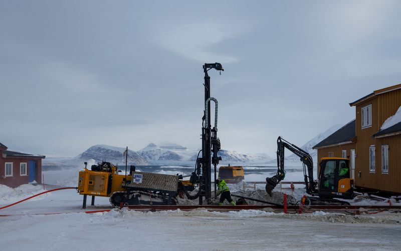 &copy; Reuters. Kings Bay AS contractors replace the foundation of Butikken building, the town store, after it was damaged by thawing permafrost in Ny-Aalesund, Svalbard, Norway, April 5, 2023. Within the last decade, four buildings have been damaged by thawing permafros