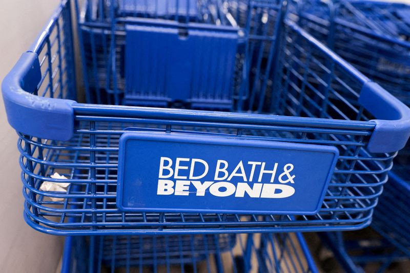 &copy; Reuters.  FILE PHOTO: A shopping cart is seen at a Bed Bath & Beyond store in Manhattan, New York City, U.S., June 29, 2022. REUTERS/Andrew Kelly//File Photo/File Photo