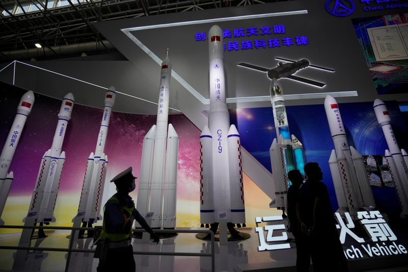 © Reuters. FILE PHOTO: Models of Long March rockets for China's space missions are seen displayed at the China International Aviation and Aerospace Exhibition, or Airshow China, in Zhuhai, Guangdong province, China September 28, 2021. REUTERS/Aly Song