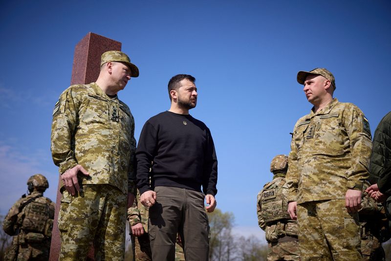 Ukraine: Zelensky se rend à la frontière avec la Biélorussie et la Pologne