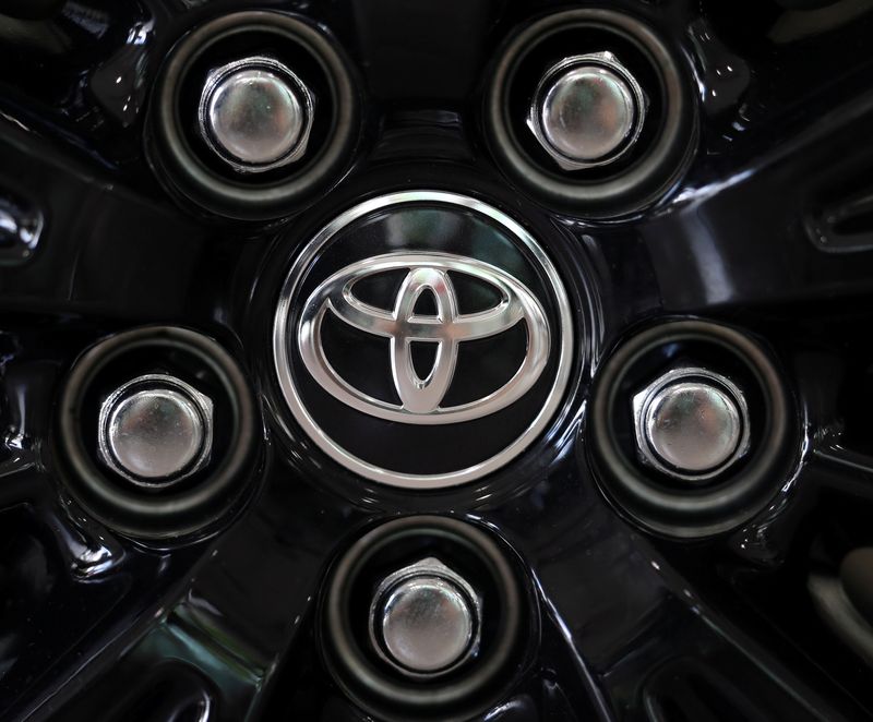 &copy; Reuters. Logo da Toyota em calota de carro
06/11/2016
REUTERS/Paulo Whitaker