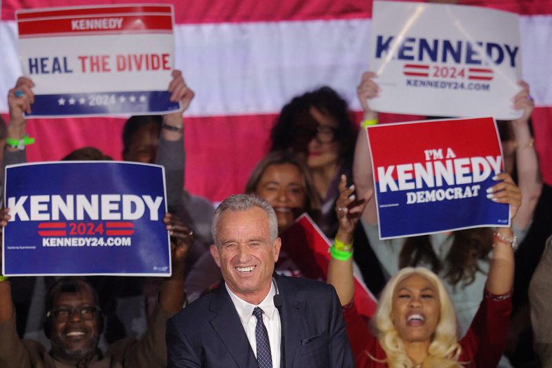 © Reuters. Robert F. Kennedy Jr. delivers a speech announcing his candidacy for the Democratic presidential nomination in Boston, Massachusetts, U.S., April 19, 2023.     REUTERS/Brian Snyder