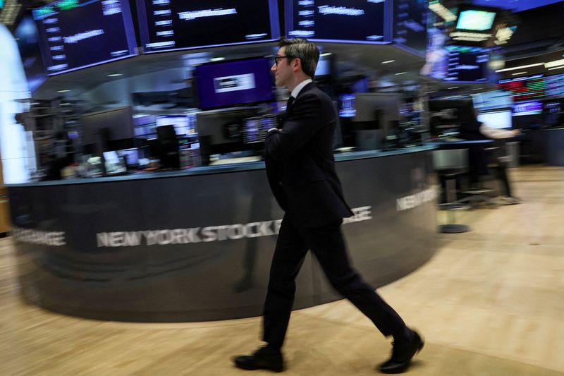 &copy; Reuters. FILE PHOTO: Traders work on the floor of the New York Stock Exchange (NYSE) in New York City, U.S., April 10, 2023.  REUTERS/Brendan McDermid