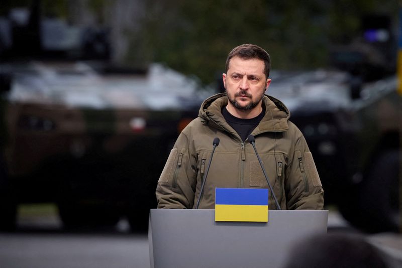 © Reuters. FILE PHOTO: Ukrainian President Volodymyr Zelenskiy attends a joint news briefing with Polish Prime Minister Mateusz Morawiecki after an overview of polish made Rosomak armoured personnel carriers in Warsaw, Poland April 5, 2023.  Ukrainian Presidential Press Service/Handout via REUTERS