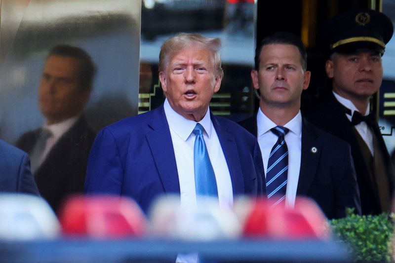 © Reuters. Former U.S. President Donald Trump departs from Trump Tower to give a deposition to New York Attorney General Letitia James who sued Trump and his Trump Organization, in New York City, U.S., April 13, 2023. REUTERS/Mike Segar