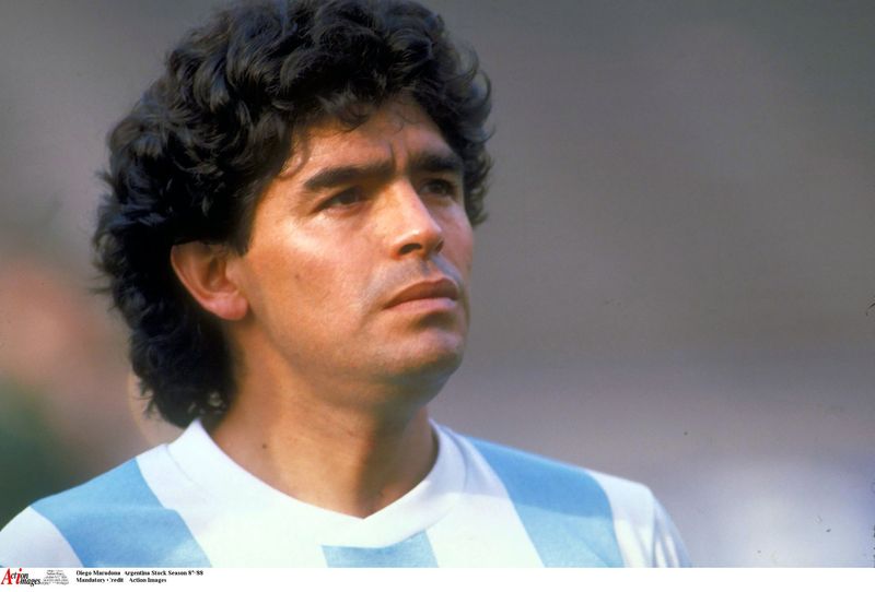 &copy; Reuters. نجم كرة القدم الأرجنتيني الراحل دييجو مارادونا في صورة من أرشيف رويترز 