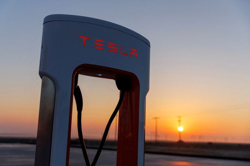 &copy; Reuters. FILE PHOTO: A Tesla supercharging station is seen in the early morning sun, in Kettleman City, California, U.S., January 25, 2023.  REUTERS/Mike Blake