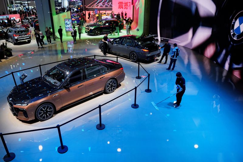 © Reuters. A BMW booth is pictured at the Auto Shanghai show, in Shanghai, China, April 19, 2023. REUTERS/Aly Song