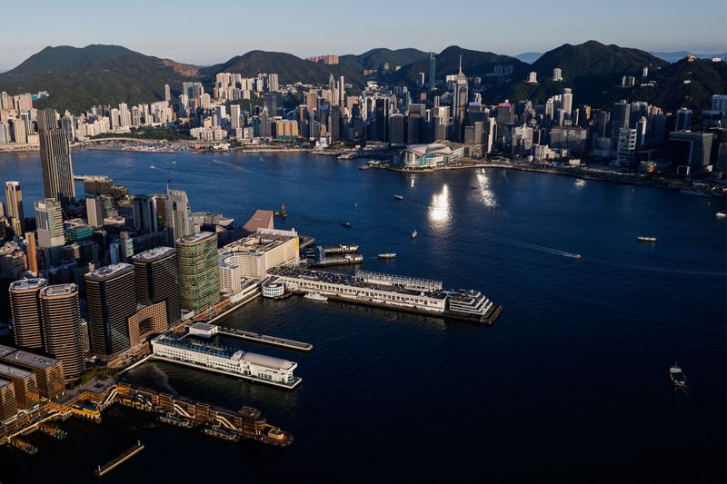 &copy; Reuters.   ４月２０日、中国に本拠を構える大型ファンドが続々と初となる香港拠点を設置している。香港で２０２１年７月撮影（２０２３年　ロイター/Tyrone Siu）