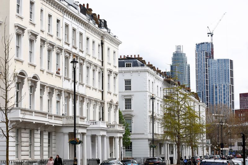 &copy; Reuters. FILE PHOTO: New apartment blocks are seen behind traditional housing in London, Britain, April 16 2023.  REUTERS/Peter Nicholls