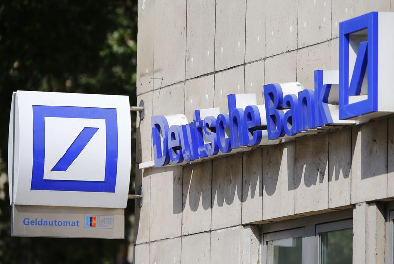&copy; Reuters. Logo di Deutsche Bank a Colonia in Germania. 28 luglio 2016.  REUTERS/Wolfgang Rattay