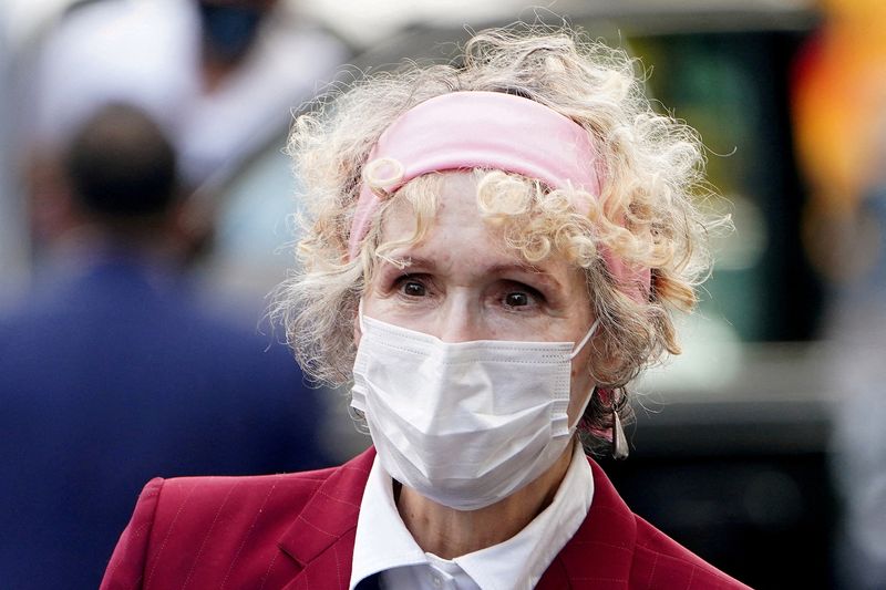 &copy; Reuters. FILE PHOTO: U.S. President Donald Trump rape accuser E. Jean Carroll arrives for her hearing at federal court during the coronavirus disease (COVID-19) pandemic in the Manhattan borough of New York City, New York, U.S., October 21, 2020. REUTERS/Carlo All