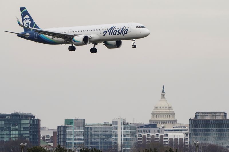 &copy; Reuters. FILE PHOTO: An Alaska Airlines aircraft flies past the U.S. Capitol before landing at Reagan National Airport in Arlington, Virginia, U.S., January 24, 2022.   REUTERS/Joshua Roberts