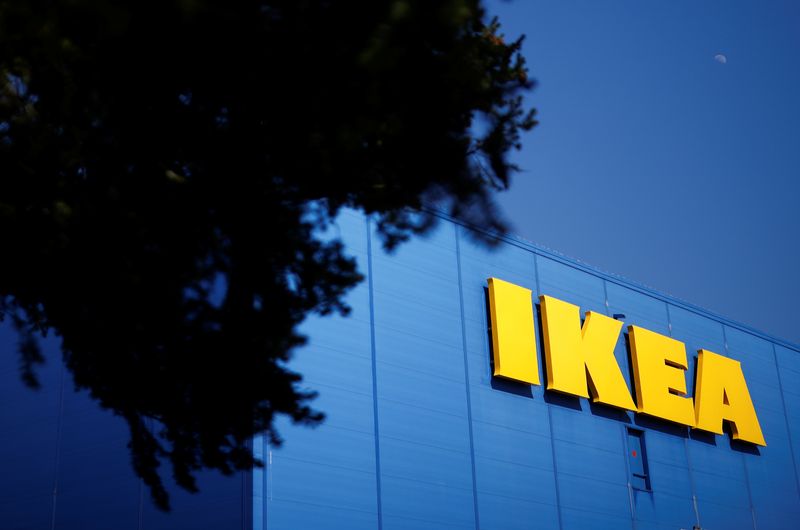 © Reuters. FILE PHOTO: The company's logo is seen outside of an IKEA Group store in Saint-Herblain near Nantes, France, March 22, 2021. REUTERS/Stephane Mahe