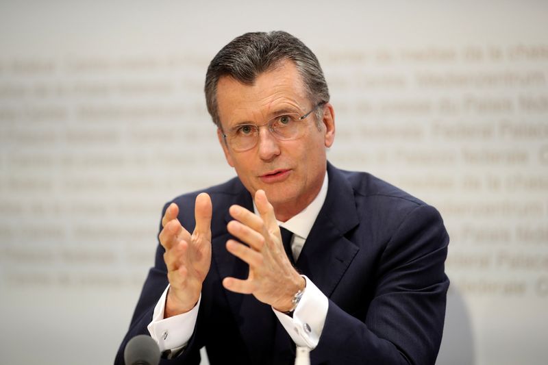 &copy; Reuters. FILE PHOTO: Philipp Hildebrand,Vice Chairman of BlackRock, speaks during a news conference with Swiss Economic Minister Guy Parmelin (not pictured), as the spread of the coronavirus disease (COVID-19) continue in Bern, Switzerland October 28, 2020. REUTER