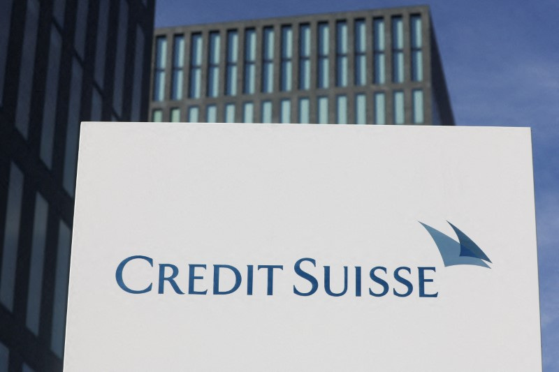 © Reuters. FOTO DE ARCHIVO: El logotipo del banco suizo Credit Suisse frente a un edificio de oficinas en Zúrich, Suiza 16 de marzo 2023. REUTERS/Denis Balibouse