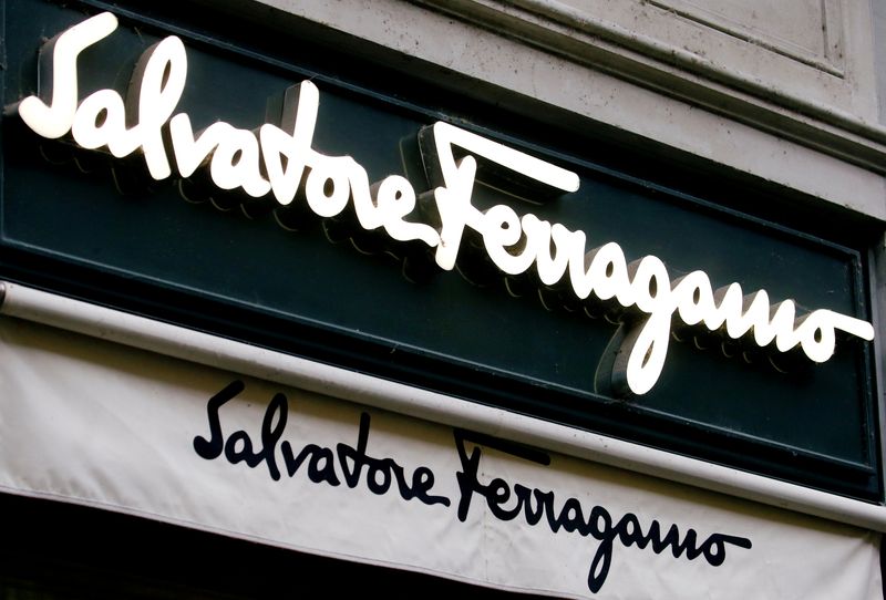 &copy; Reuters. Il logo di Salvatore Ferragamo in un negozio a Zurigo, Svizzera, 25 gennaio 2021. REUTERS/Arnd Wiegmann/File Photo/File Photo