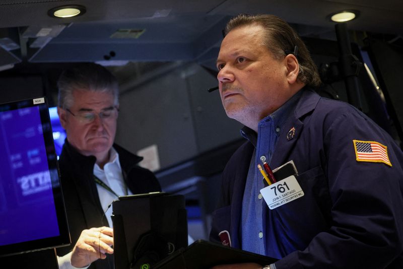 &copy; Reuters. Traders work on the floor of the New York Stock Exchange (NYSE) in New York City, U.S., April 19, 2023.  REUTERS/Brendan McDermid