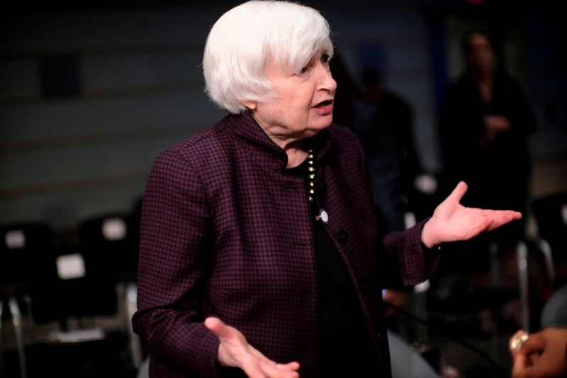 &copy; Reuters. FILE PHOTO: U.S. Treasury Secretary Janet Yellen talks with other attendees at the Annual Meetings of the International Monetary Fund and World Bank in Washington, U.S., October 14, 2022. REUTERS/James Lawler Duggan