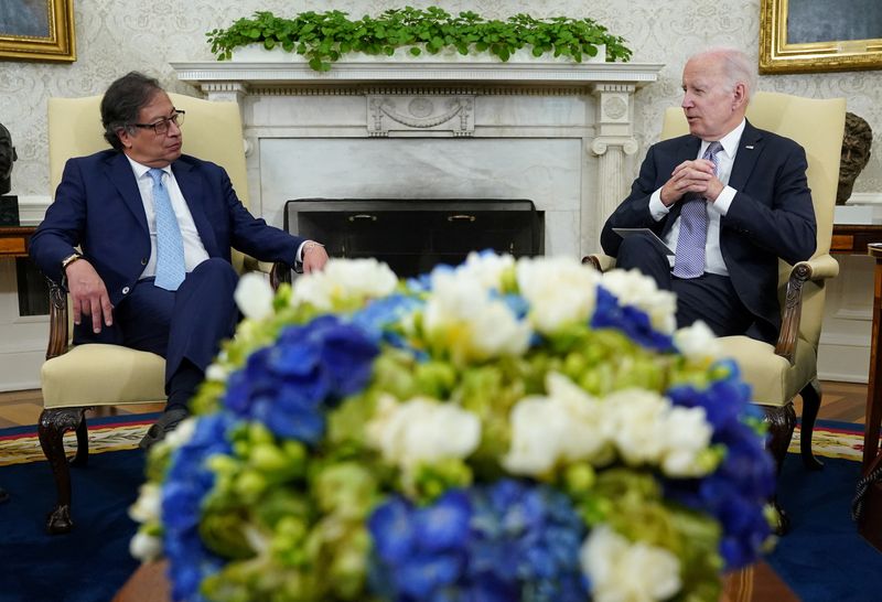 &copy; Reuters. U.S. President Joe Biden meets with Colombian President Gustavo Petro in the Oval Office of the White House in Washington, U.S., April 20, 2023. REUTERS/Kevin Lamarque