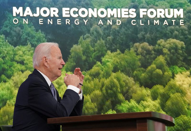 © Reuters. U.S. President Joe Biden convenes the fourth virtual leader-level meeting of the Major Economies Forum (MEF) on Energy and Climate at the White House in Washington, U.S., April 20, 2023. REUTERS/Kevin Lamarque