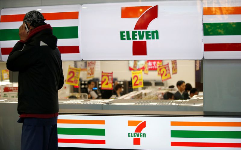&copy; Reuters. FILE PHOTO: A man uses a mobile phone outside a 7-Eleven convenience store in Tokyo, Japan December 6, 2017. REUTERS/Toru Hanai