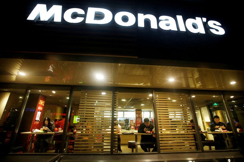 Carlyle eyes new backers for McDonald's China branch - Bloomberg News