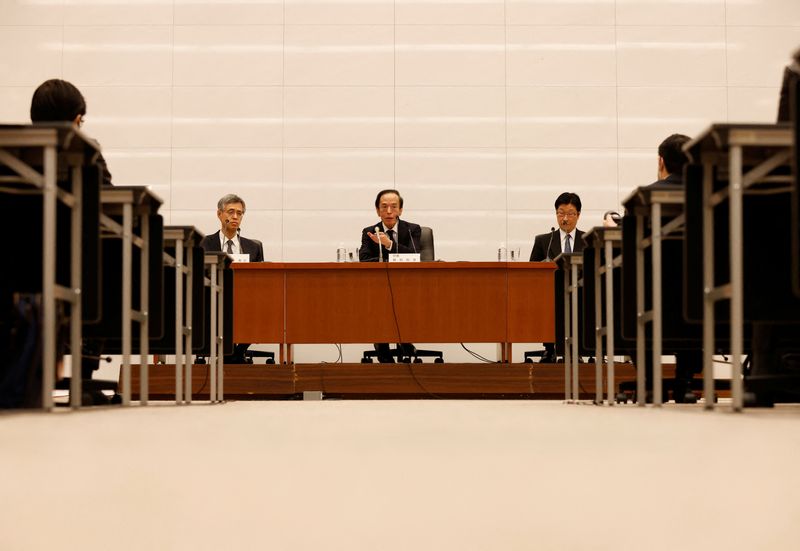 &copy; Reuters. FILE PHOTO: New Bank of Japan Governor Kazuo Ueda and Deputy Governors Ryozo Himino and Shinichi Uchida attend a news conference at the bank headquarters in Tokyo, Japan, April 10, 2023. REUTERS/Kim Kyung-Hoon/Pool