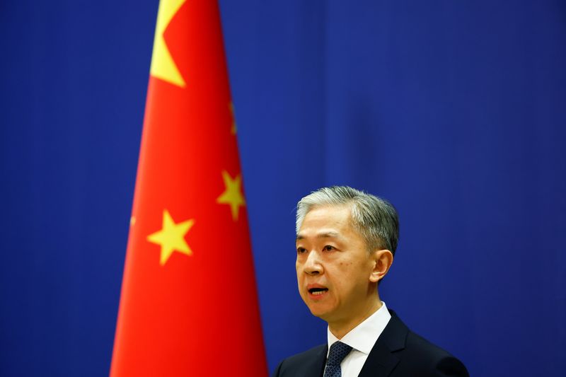 &copy; Reuters.   ４月２１日、    中国外務省の汪文斌報道官（写真）は定例記者会見で、岸田文雄首相が靖国神社に供物を奉納したことに「断固反対」するとした上で、日本に厳正な申し入れを行ったと述