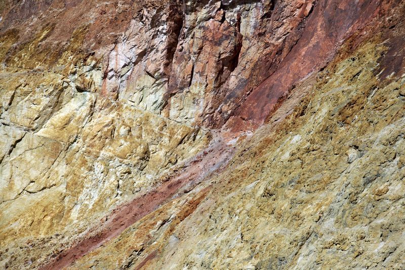 &copy; Reuters. FILE PHOTO: Rocks of different shades and colors are seen at the Cananea copper mine in Mexico's state of Sonora February 16, 2010. REUTERS/Daniel Aguilar