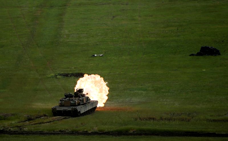&copy; Reuters. FILE PHOTO: A U.S. Army M1A2 "Abrams" tank fires during U.S. led joint military exercise "Noble Partner 2016" in Vaziani, Georgia, May 24, 2016. REUTERS/David Mdzinarishvili