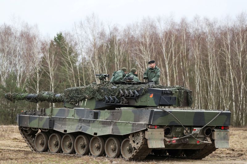 Livraisons de chars à l'Ukraine et formations s'accélèrent