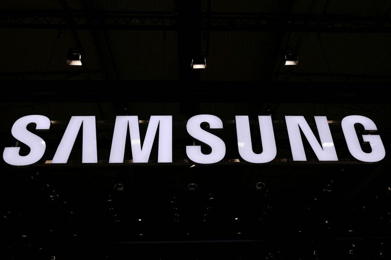 &copy; Reuters. FILE PHOTO: A Samsung sign is displayed, during the GSMA's 2023 Mobile World Congress (MWC) in Barcelona, Spain March 1, 2023. REUTERS/Nacho Doce
