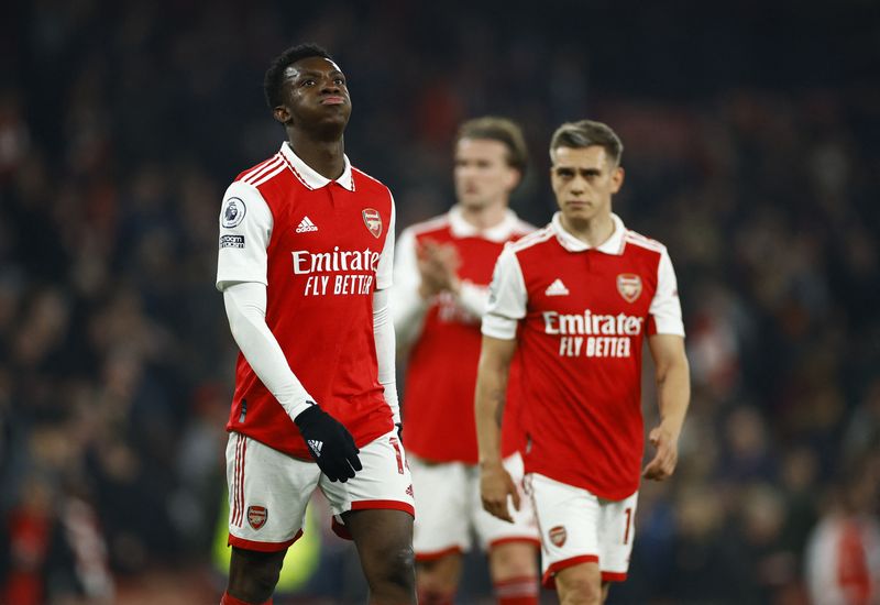 &copy; Reuters. Jogadores do Arsenal caminham abatidos após empate com o Southampton
21/04/2023
Action Images via Reuters/John Sibley 