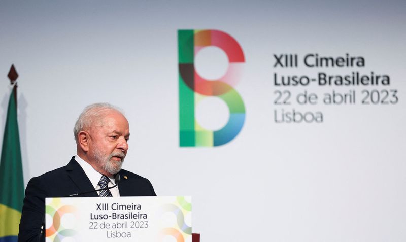 &copy; Reuters. Presidente Luiz Inácio Lula da Silva durante entrevista coletiva em Lisboa
22/04/2023 REUTERS/Rodrigo Antunes