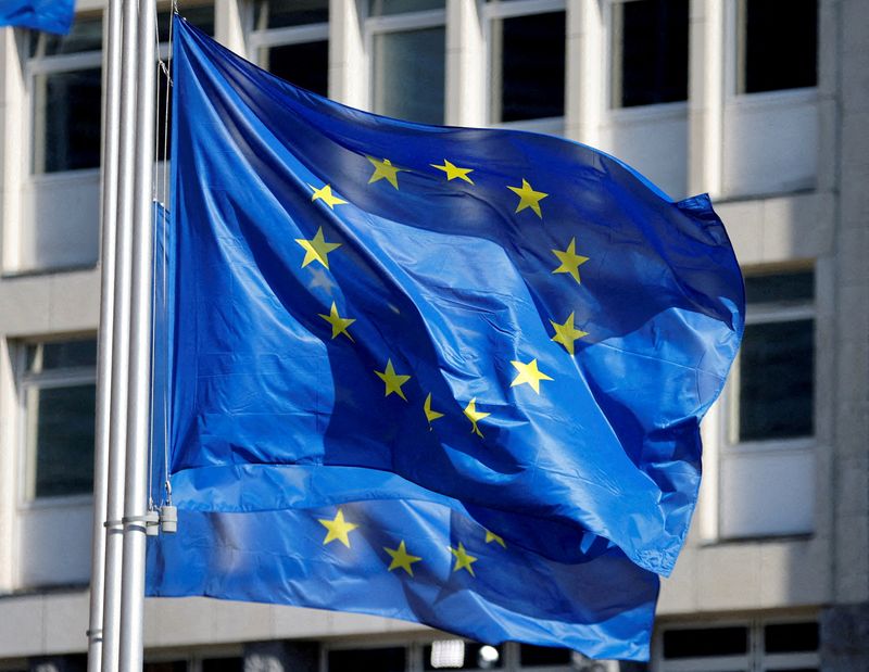 &copy; Reuters. أعلام الاتحاد الأوروبي ترفرف خارج مقر المجلس الأوروبي في بروكسل يوم 1 مارس آذار 2023. تصوير: يوهانا جيرون - رويترز