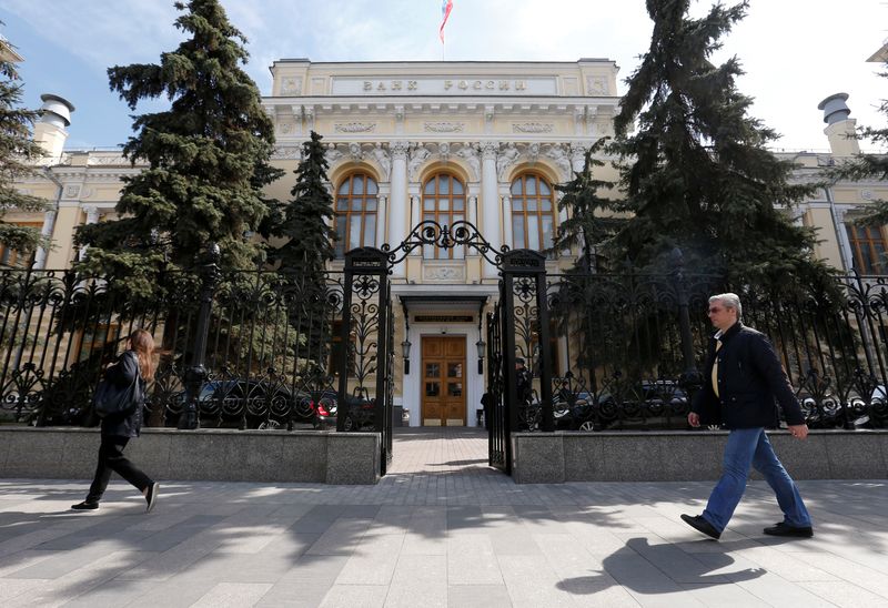 &copy; Reuters. FILE PHOTO: People walk past the Central Bank headquarters in Moscow, Russia, April 29, 2016. REUTERS/Maxim Zmeyev