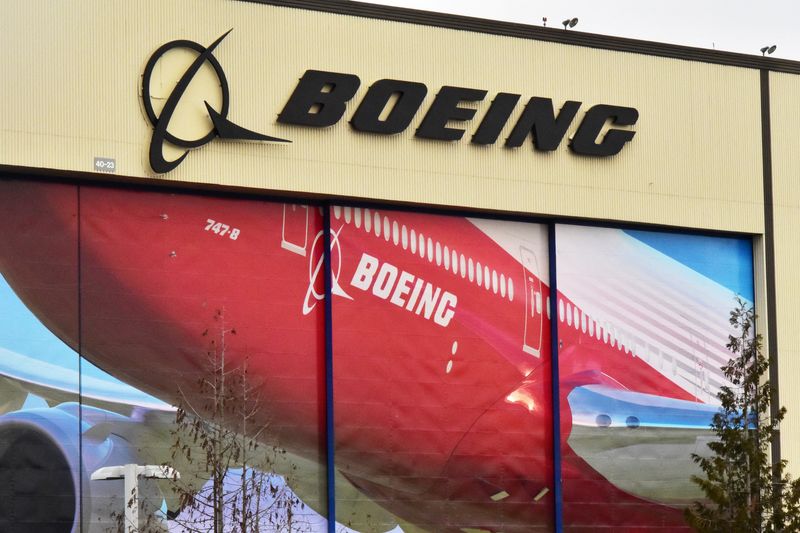 &copy; Reuters. FILE PHOTO: Boeing Co's logo is seen above the front doors of its largest jetliner factory in Everett, Washington, U.S. January 13, 2017. REUTERS/Alwyn Scott