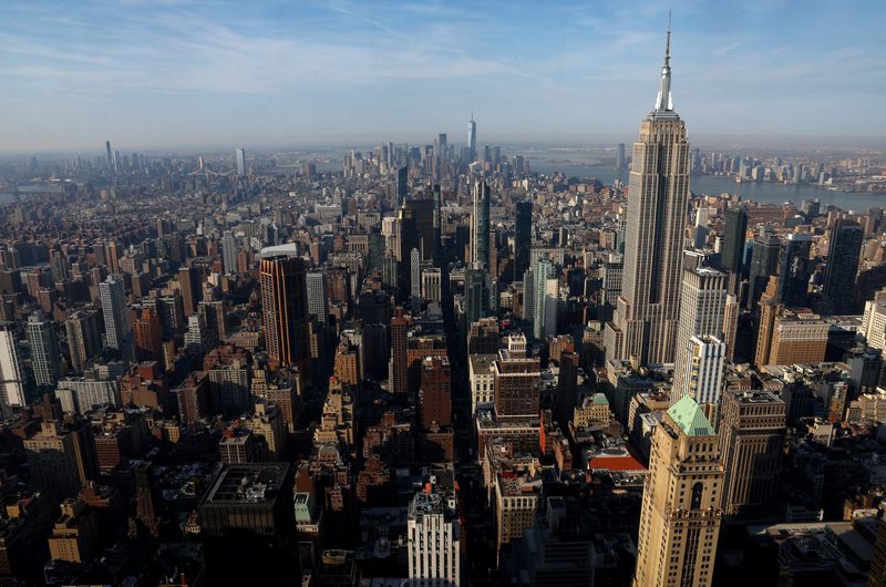 &copy; Reuters. FILE PHOTO: The Empire State Building and Manhattan skyline are pictured from the Summit at One Vanderbilt observatory in Manhattan in New York City, U.S., April 14, 2023. REUTERS/Mike Segar