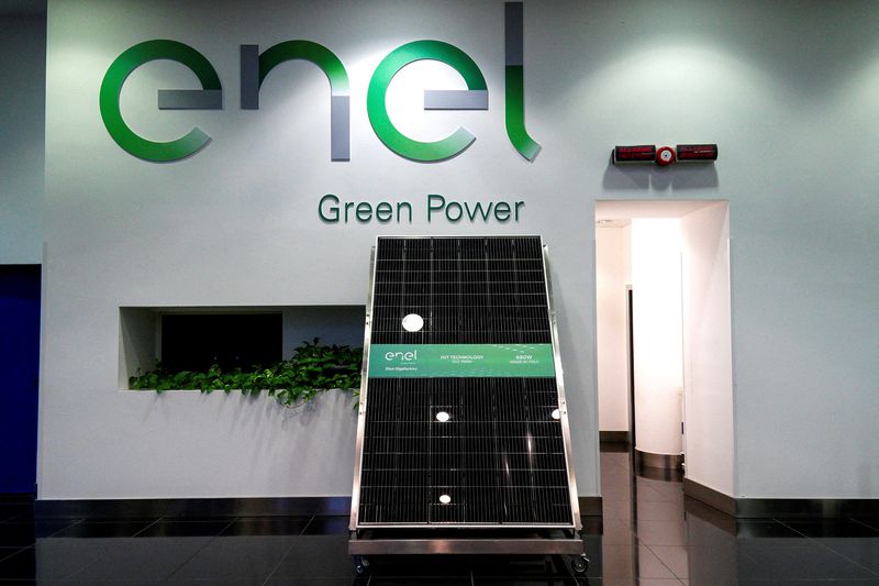 &copy; Reuters. FILE PHOTO: A prototype of a bifacial photovoltaic module is seen inside Italian utility Enel's solar panel gigafactory in Catania, Italy, November 28, 2022. REUTERS/Antonio Parrinello