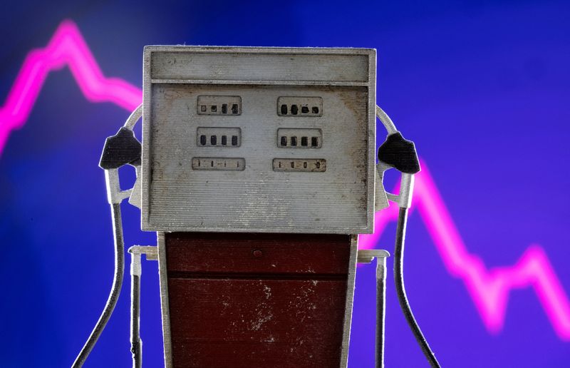 &copy; Reuters. FILE PHOTO: Model of petrol pump is seen in front of decreasing stock graph in this illustration taken March 25, 2022. REUTERS/Dado Ruvic/Illustration