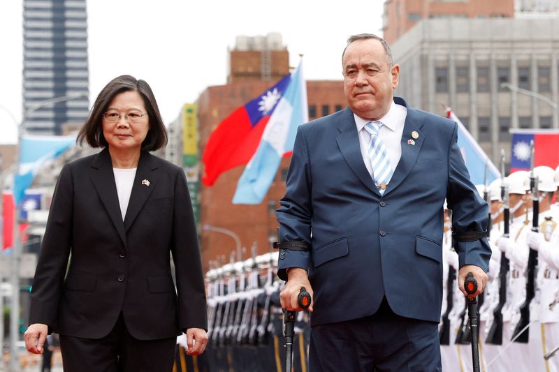 &copy; Reuters. Taiwan's President Tsai Ing-wen walks next to Guatemala's President Alejandro Giammattei during his welcome ceremony in front of the Presidential building in Taipei, Taiwan April 25, 2023. REUTERS/Carlos Garcia Rawlins