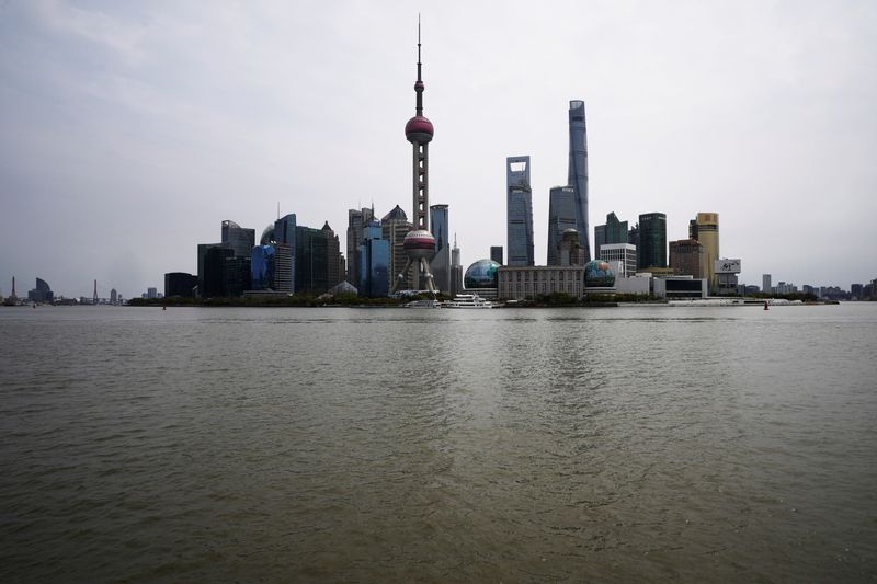 &copy; Reuters. 　４月２５日、中国の公式データによると、上海市の第１・四半期の税収が前年同期比１２．５％減少した。写真は上海で昨年３月撮影（２０２３年　ロイター／Aly Song）
