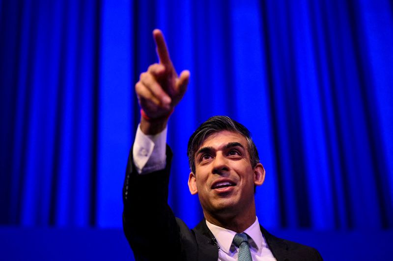 &copy; Reuters. Britain's Prime Minister Rishi Sunak gestures during a speech as he hosts a Business Connect event in North London, April 24, 2023. Daniel Leal/Pool via REUTERS