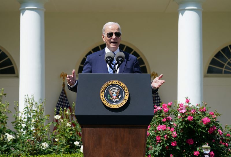 &copy; Reuters. Il presidente degli Stati Uniti Biden ospita l'evento "Teacher of the Year" alla Casa Bianca, a Washington