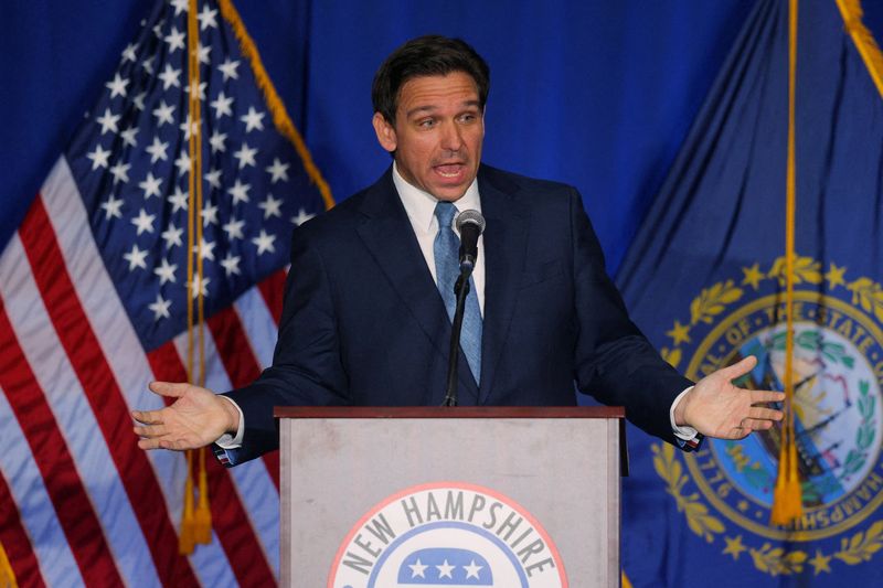 &copy; Reuters. FILE PHOTO: Florida Governor Ron DeSantis speaks at the 2023 NHGOP Amos Tuck Dinner in Manchester, New Hampshire, U.S., April 14, 2023.     REUTERS/Brian Snyder/File Photo
