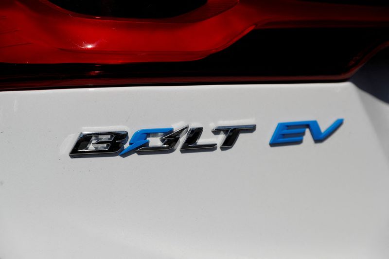 &copy; Reuters. FILE PHOTO: A close-up view of the Chevrolet Bolt electric vehicle is seen at Stewart Chevrolet in Colma, California, U.S., October 3, 2017. REUTERS/Stephen Lam